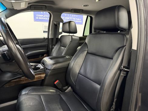 Used 2018 Chevrolet Tahoe LT w/ Luxury Package RWD image 16