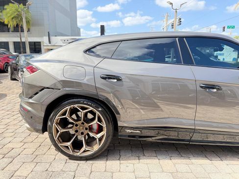 Used 2024 Lamborghini Urus Performante AWD/4WD image 31