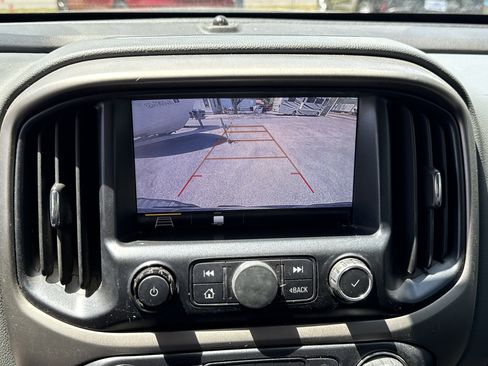 Used 2019 Chevrolet Colorado Z71 image 12