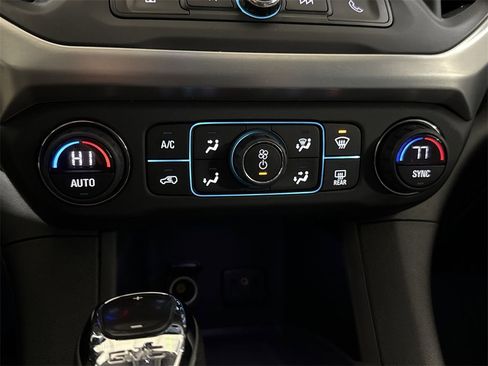 Used 2018 GMC Acadia SLE w/ LPO, Floor Liner Package image 16