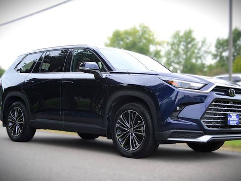 Used 2025 Toyota Grand Highlander AWD Hybrid image 3