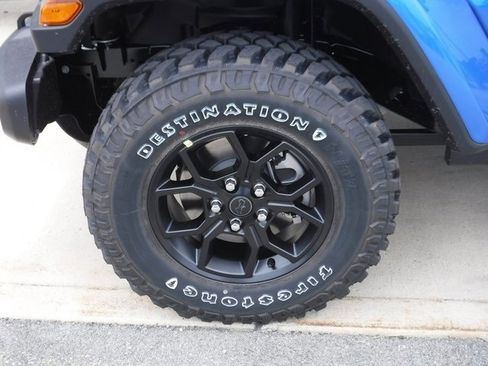 New 2025 Jeep Gladiator Willys image 3