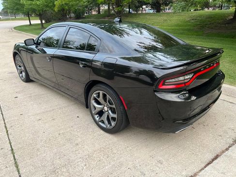 Used 2015 Dodge Charger SXT image 4