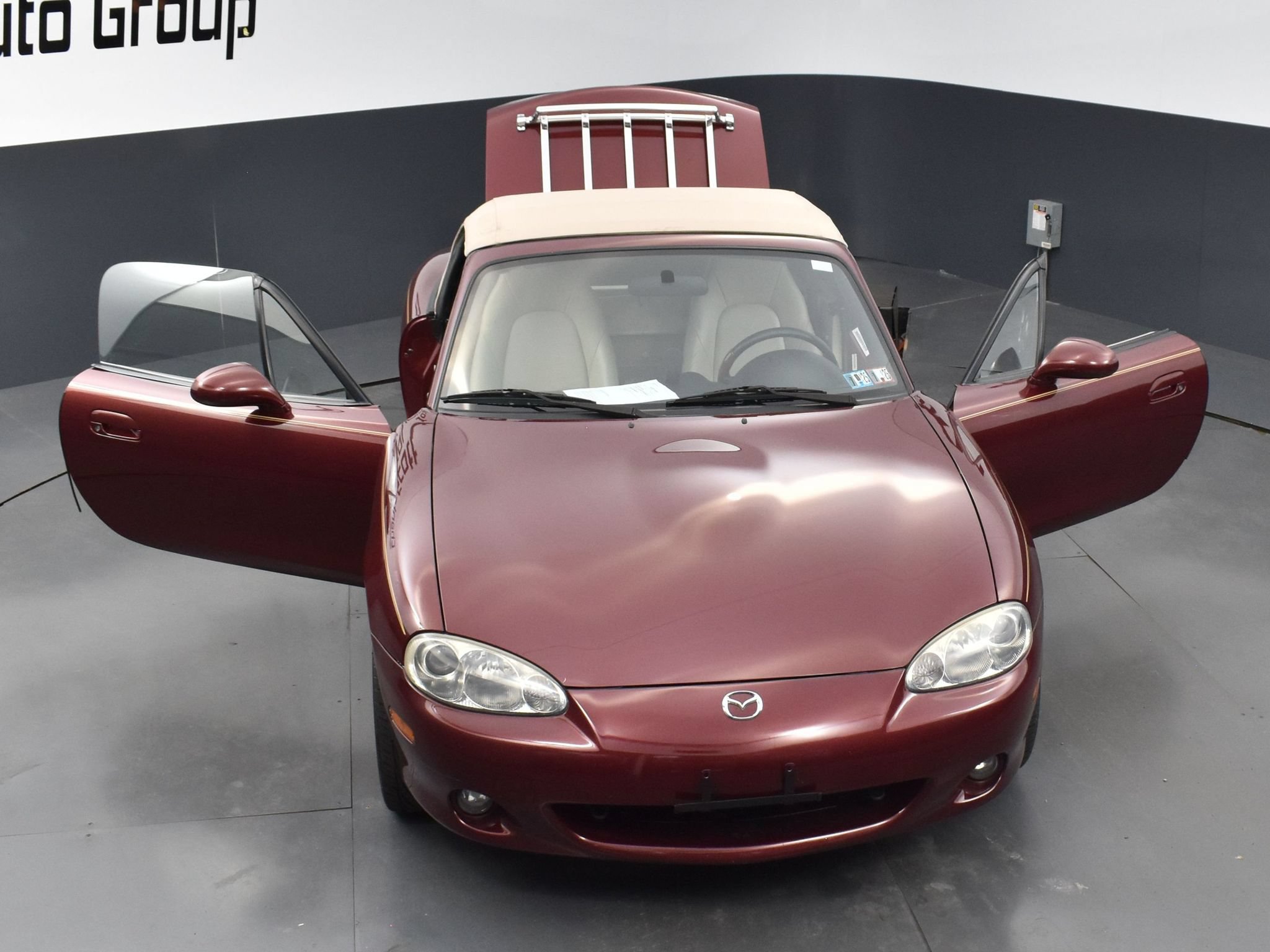 Used 2003 MAZDA MX-5 Miata RWD image 29