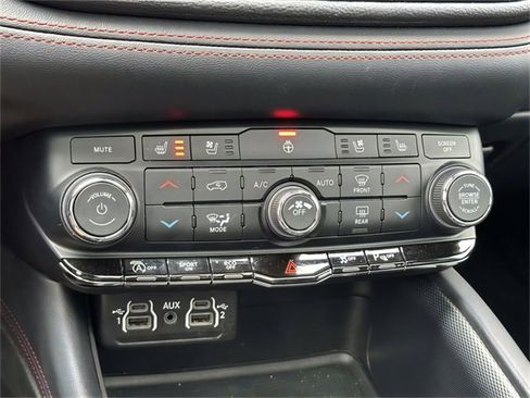 Used 2024 Dodge Durango GT image 12