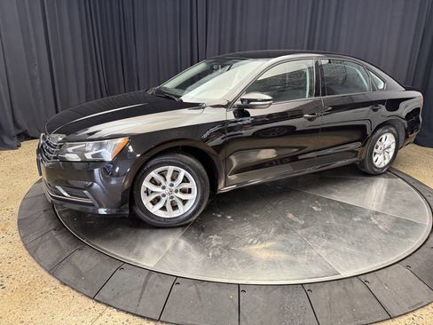 Used 2018 Volkswagen Passat 2.0T S w/ Driver Assistance Package image 2