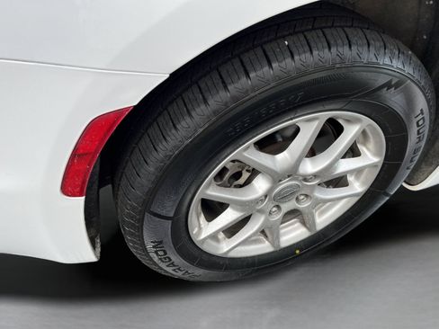 Used 2023 Chrysler Pacifica Touring-L FWD image 12