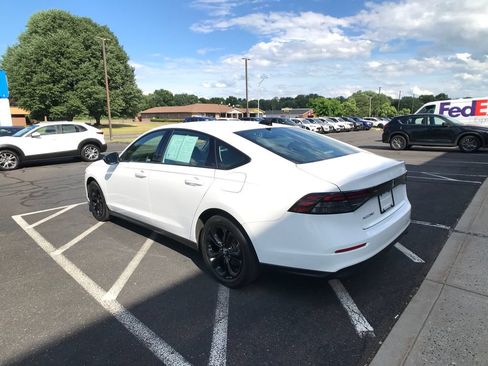 Certified 2025 Honda Accord SE image 10