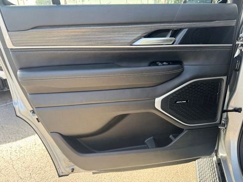 Used 2024 Jeep Wagoneer Series II w/ Flexible Seating Group image 14