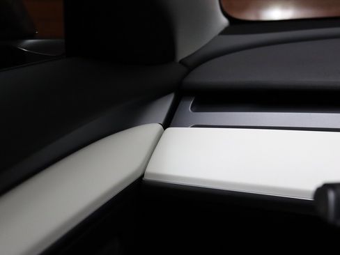 Used 2023 Tesla Model 3 Standard Range image 53