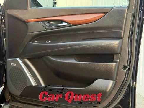 Used 2016 Cadillac Escalade Luxury AWD/4WD image 24