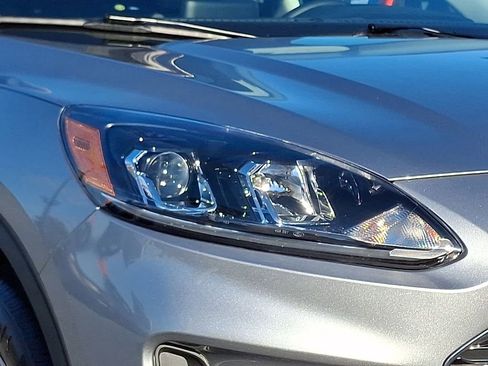 Used 2022 Ford Escape SE w/ Cold Weather Package image 9