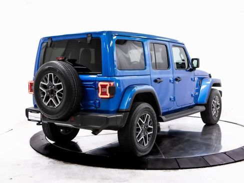 Used 2024 Jeep Wrangler Sahara image 7