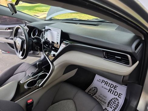 Used 2021 Toyota Camry LE FWD image 33