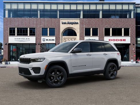 New 2025 Jeep Grand Cherokee Altitude image 2