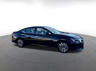 Used 2025 Nissan Altima 2.5 SV video 2