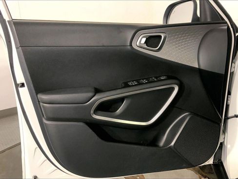 Certified 2025 Kia Soul LX FWD image 24