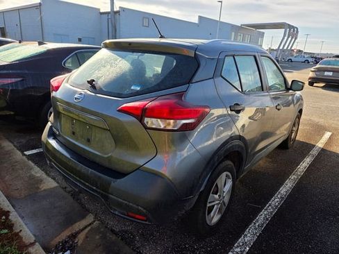 Used 2018 Nissan Kicks S image 11