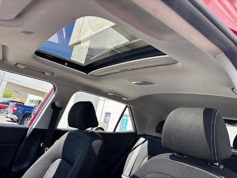 Used 2023 Hyundai Venue FWD image 7