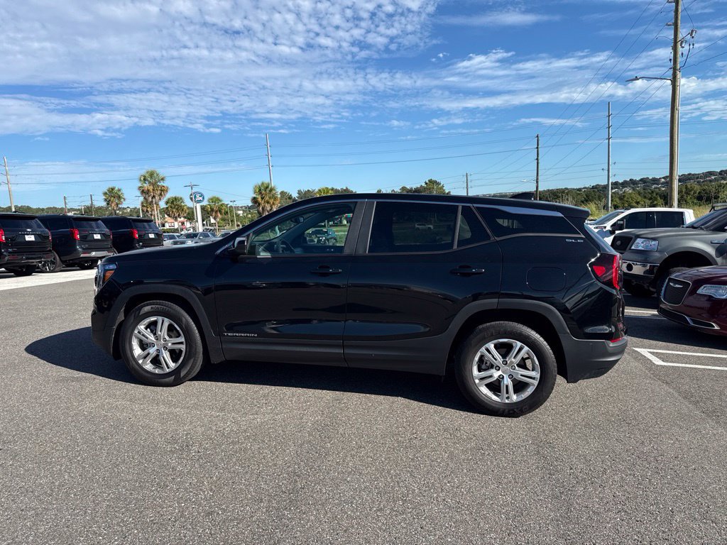 Used 2024 GMC Terrain SLE FWD image 4