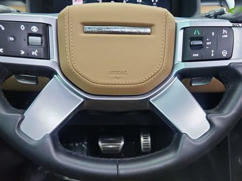 Used 2024 Land Rover Discovery Metropolitan Edition AWD/4WD image 56