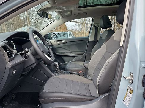 New 2026 Volkswagen Taos SE image 10