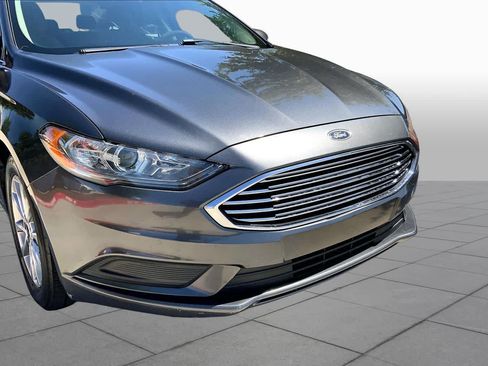 Used 2017 Ford Fusion SE FWD image 32