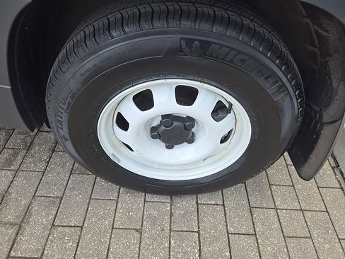 Certified 2024 Land Rover Defender 110 S image 9