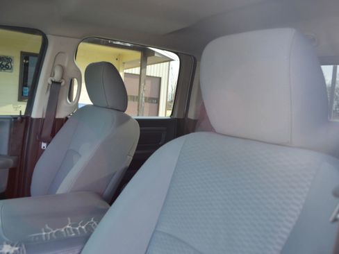 Used 2019 RAM 1500 Classic SLT RWD image 17