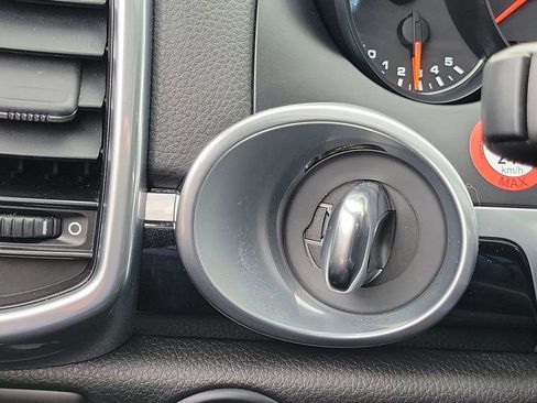 Used 2018 Porsche Cayenne Platinum Edition image 36