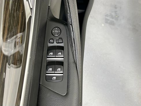 Used 2018 BMW 530i xDrive image 18