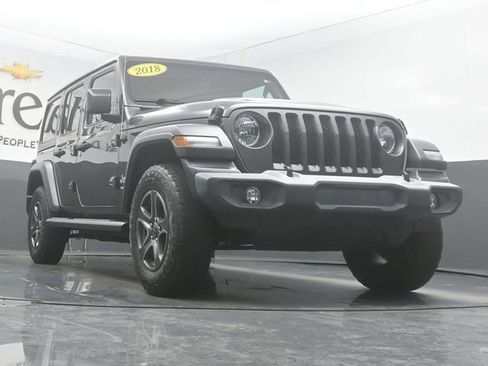 Used 2018 Jeep Wrangler Unlimited Sport S AWD/4WD image 3