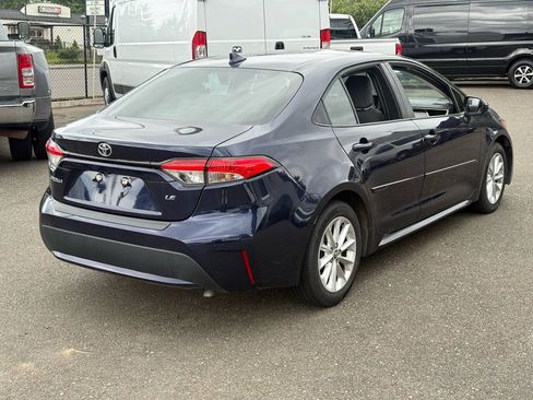 Used 2022 Toyota Corolla LE w/ LE Convenience Package FWD image 5