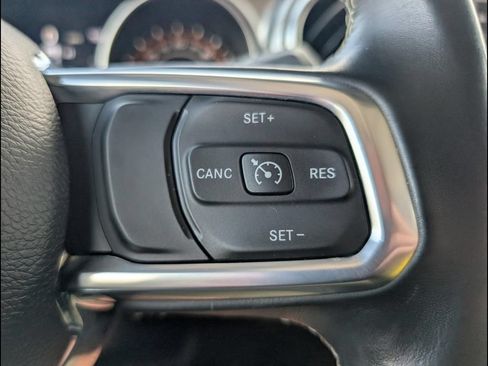 Used 2020 Jeep Gladiator Overland w/ Trailer Tow Package AWD/4WD image 13