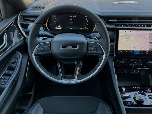 New 2023 Jeep Grand Cherokee Trailhawk w/ Advanced Protech Group II image 13