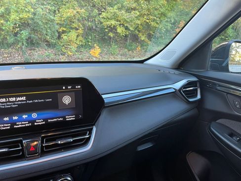 Used 2025 Chevrolet TrailBlazer LT image 31