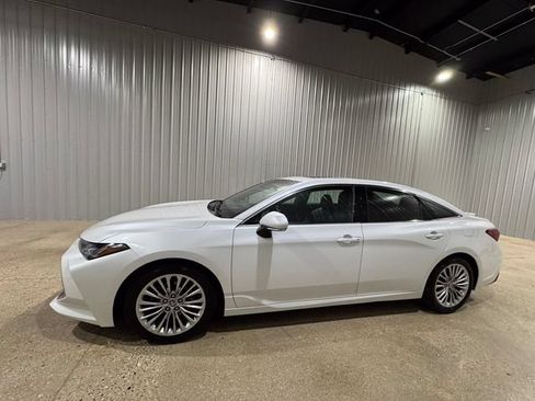 Used 2021 Toyota Avalon Limited AWD/4WD image 2