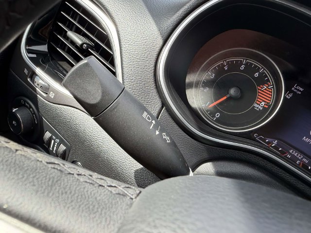 Used 2022 Jeep Cherokee Limited AWD/4WD image 30
