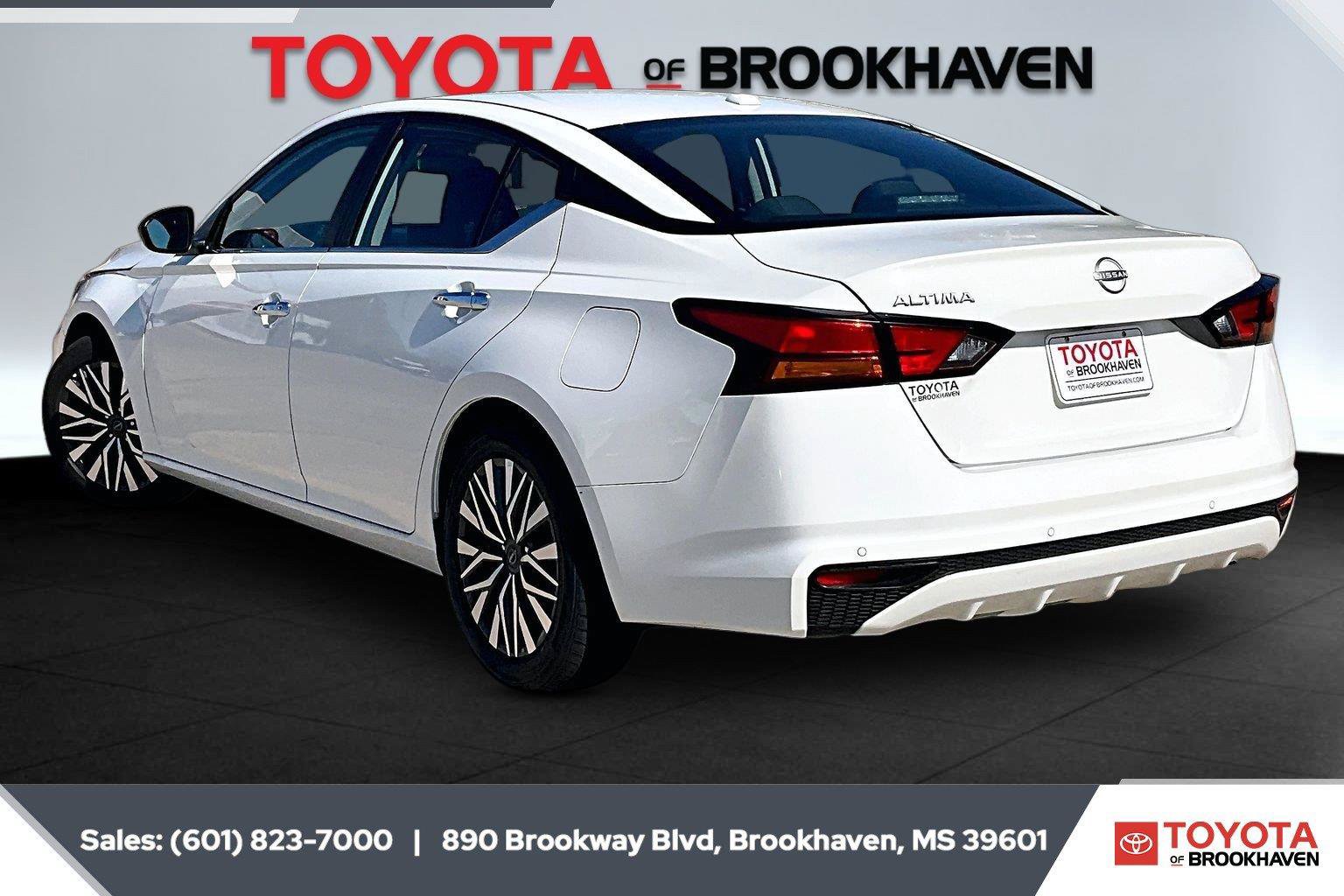 Used 2025 Nissan Altima 2.5 SV FWD image 2