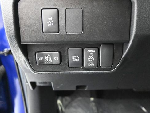 Used 2022 Toyota Tacoma TRD Off-Road w/ Technology Package AWD/4WD image 23