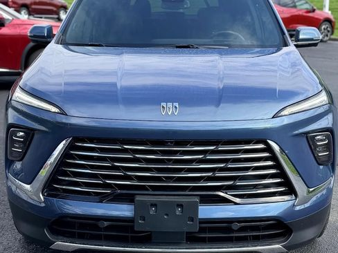 Used 2025 Buick Enclave Preferred FWD image 2