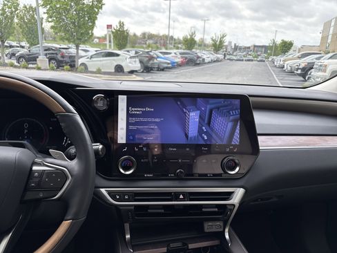 Used 2024 Lexus RX 350 AWD image 29