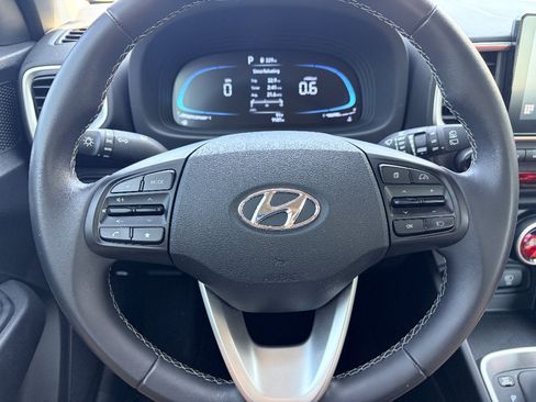 Used 2025 Hyundai Venue SEL FWD image 15