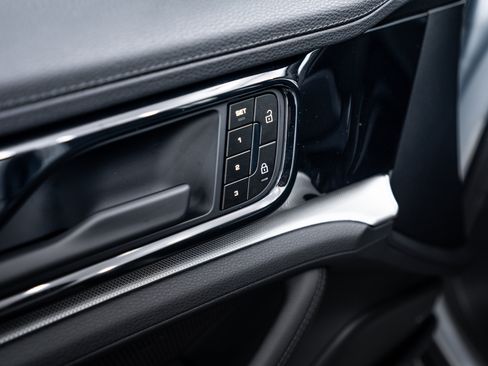 Certified 2025 Porsche Panamera 4 image 15