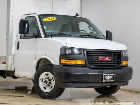 Used 2023 GMC Savana 3500 w/ Power Convenience Package RWD image 3