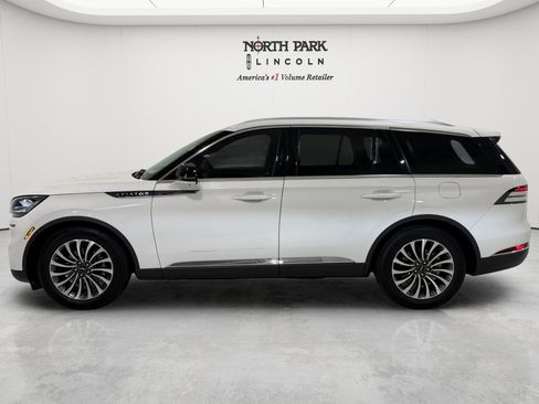 Used 2021 Lincoln Aviator Reserve w/ Class IV Trailer Tow Package RWD image 2
