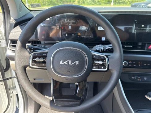 New 2026 Kia Carnival LX FWD image 9