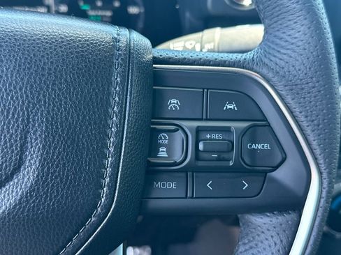 Used 2025 Toyota Tacoma TRD Sport AWD/4WD image 25