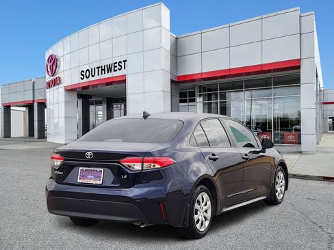 Used 2025 Toyota Corolla LE FWD image 5