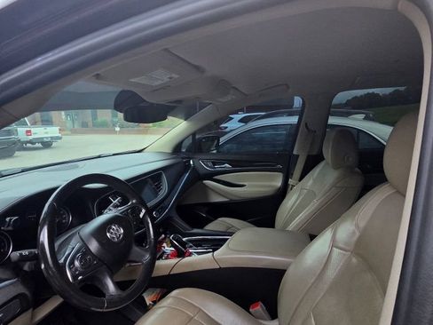 Used 2019 Buick Enclave Essence FWD image 9
